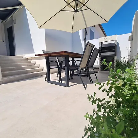 With Private Pool And Yard Дом отдыха *