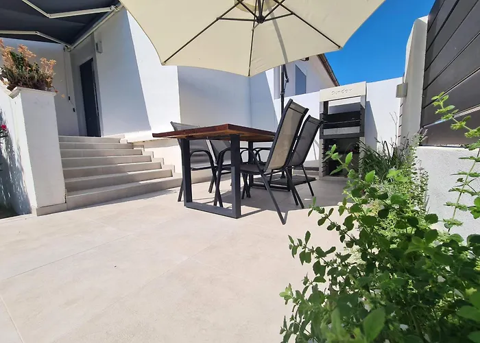 With Private Pool And Yard Дом отдыха *