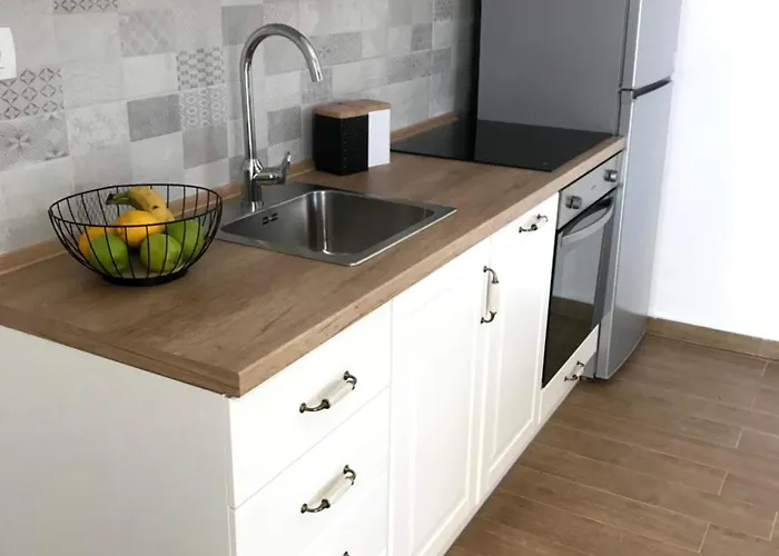 Дом отдыха With Private Pool And Yard Кожино