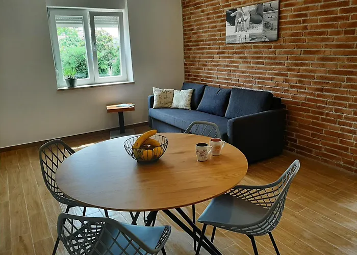 Дом отдыха With Private Pool And Yard