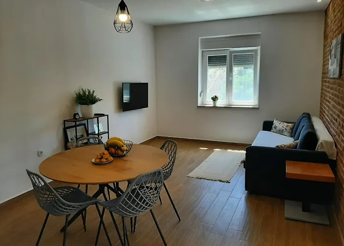 Дом отдыха With Private Pool And Yard