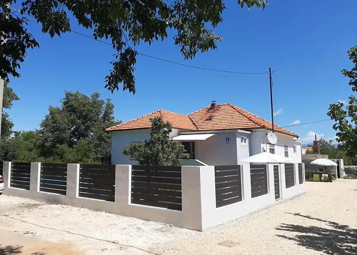 Дом отдыха With Private Pool And Yard *