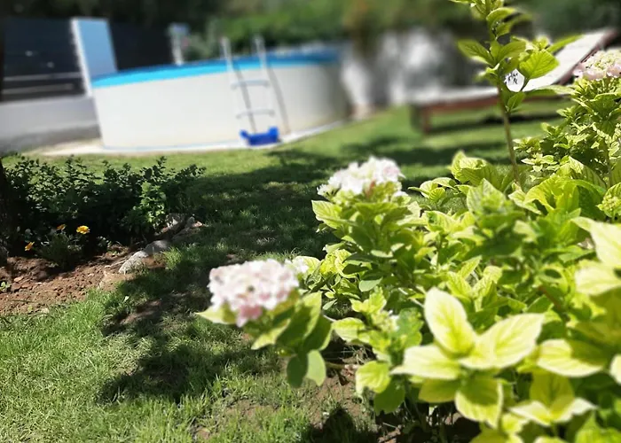 With Private Pool And Yard Дом отдыха