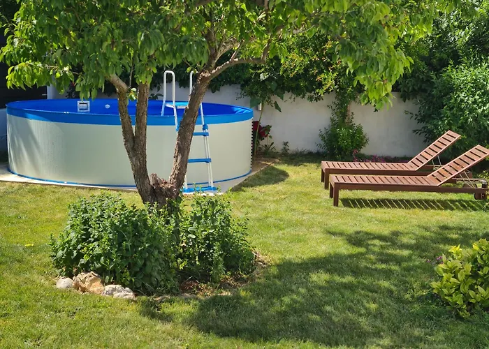 With Private Pool And Yard Дом отдыха Кожино