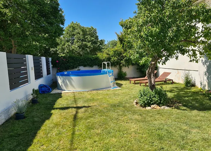 Дом отдыха With Private Pool And Yard Кожино