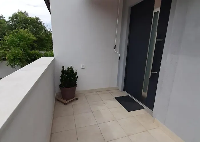 With Private Pool And Yard Дом отдыха *