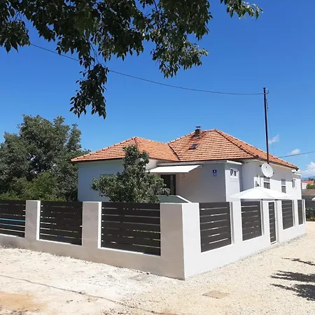 Feriehus With Private Pool And Yard *
