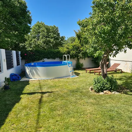 Сasa de vacaciones With Private Pool And Yard Kožino