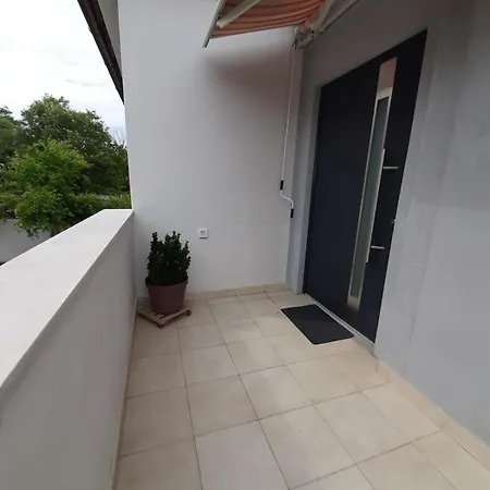 With Private Pool And Yard Сasa de vacaciones *
